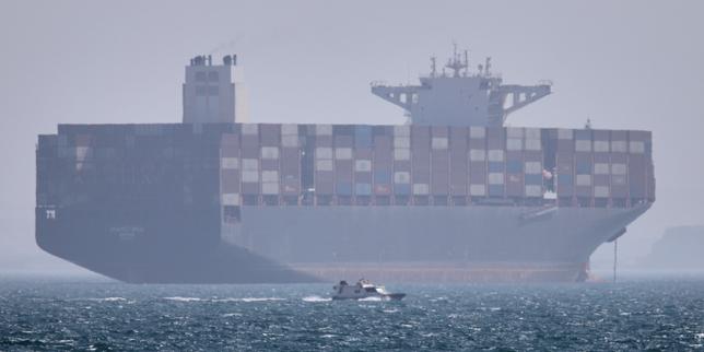 EN DIRECT, guerre au Moyen-Orient : l’Iran affirme avoir tiré des missiles contre des navires militaires américains ; deux navires marchands ont traversé le détroit d’Ormuz, selon l’armée américaine