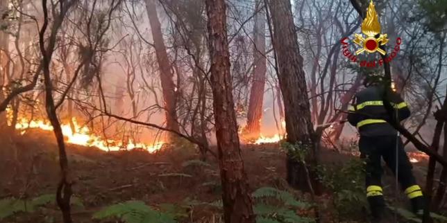 En Italie, un important incendie en Toscane entraîne l’évacuation de 3 500 personnes