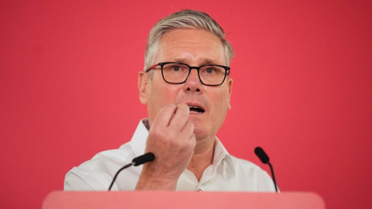 Royaume-Uni: en pleine tourmente, le Premier ministre Keir Starmer tente de sauver sa place