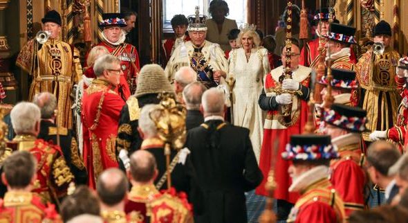 Charles III prononce le discours du trône en pleine incertitude sur l’avenir politique de Keir Starmer