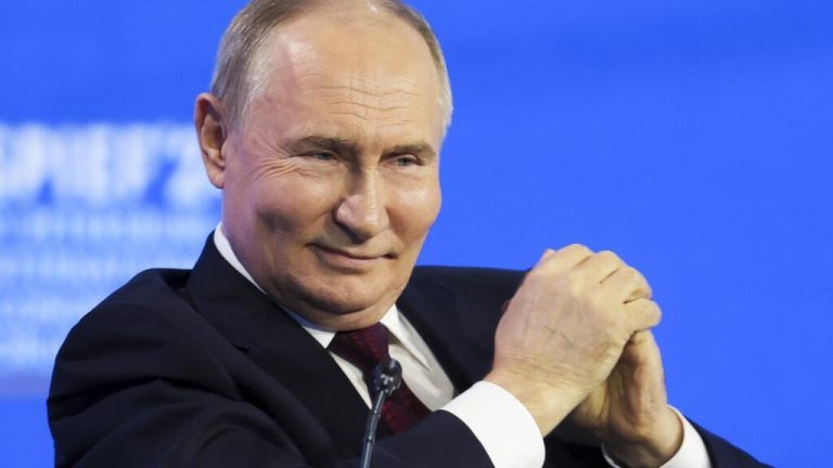 «Une prosternation devant un criminel de guerre»: la présence allemande à un forum économique en Russie fait débat