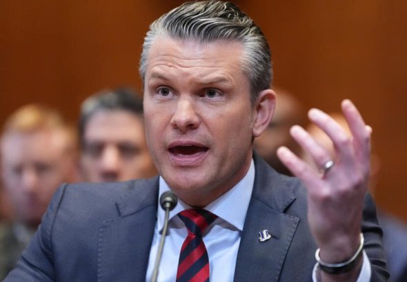 France: un village normand s'oppose à la venue de Pete Hegseth pour les commémorations du Débarquement