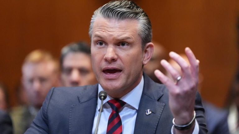France: un village normand s'oppose à la venue de Pete Hegseth pour les commémorations du Débarquement