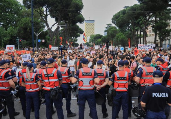 Albanie: la colère des opposants aux projets immobiliers de la famille Trump vire à la mobilisation politique