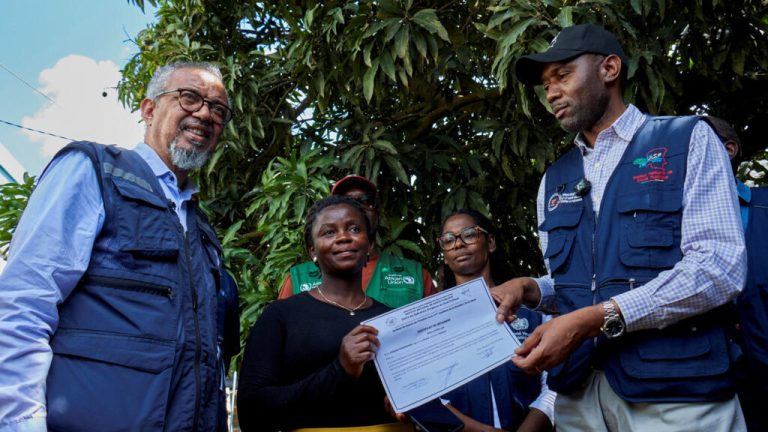 Ebola en RDC: fin de la visite du patron de l’OMS, reçu par le président Félix Tshisekedi