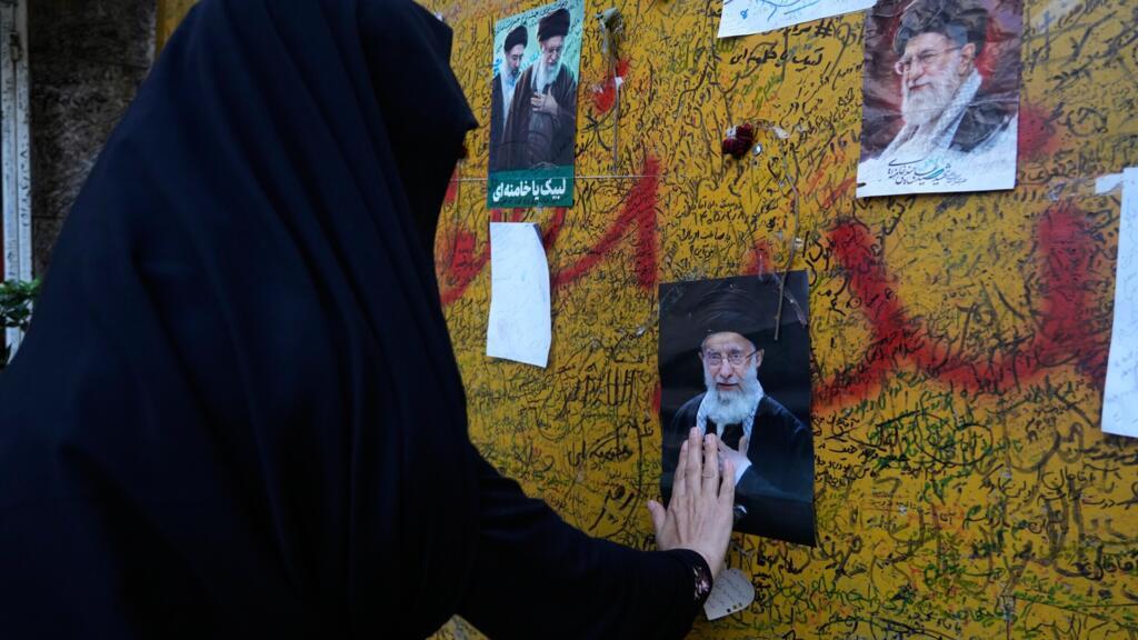 Funérailles de Khamenei: ces mères venues en famille rendre «un ultime hommage à leur guide suprême»